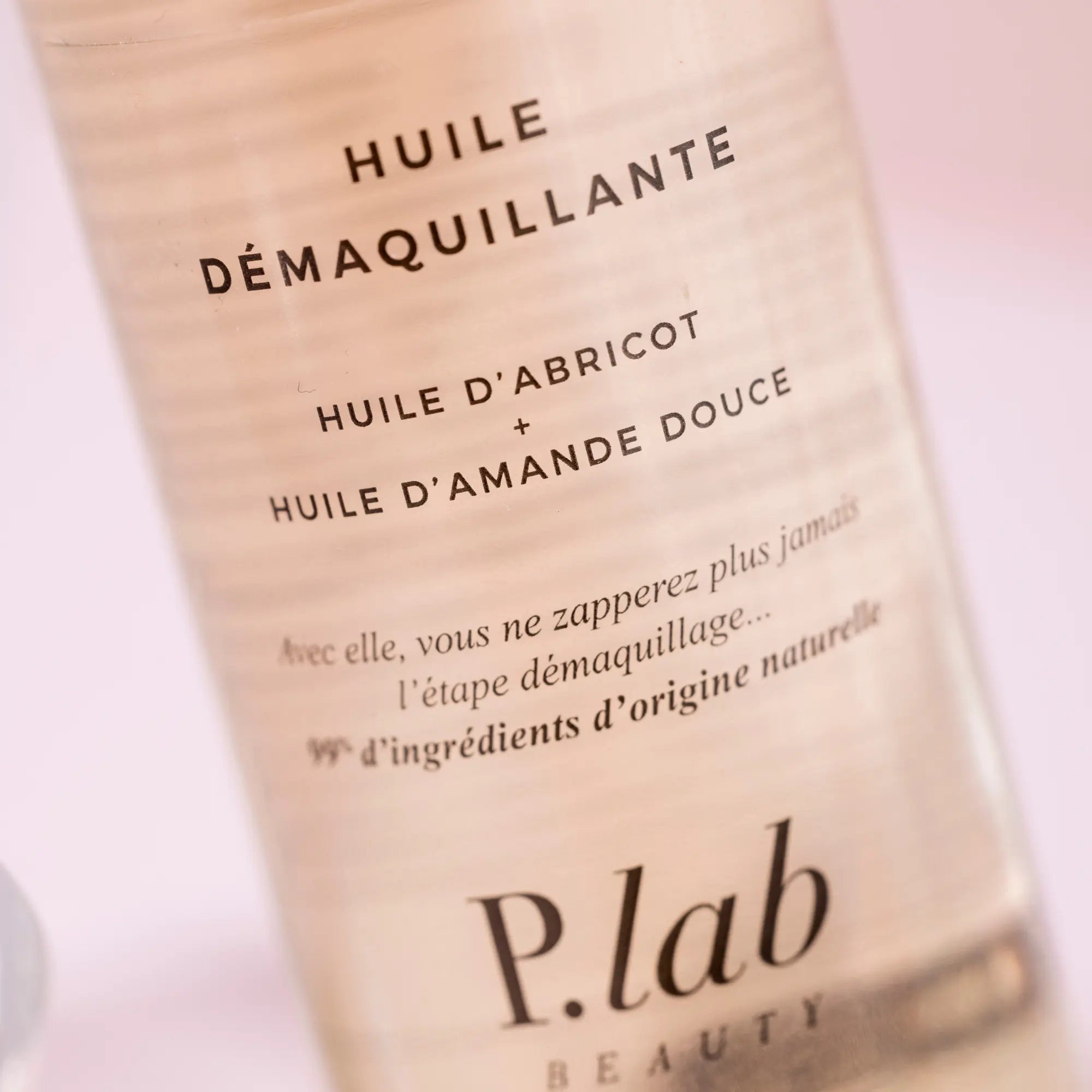 zoom huile démaquillante fond rose