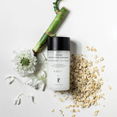 lotion visage blanche avec ingrédients fond blanc