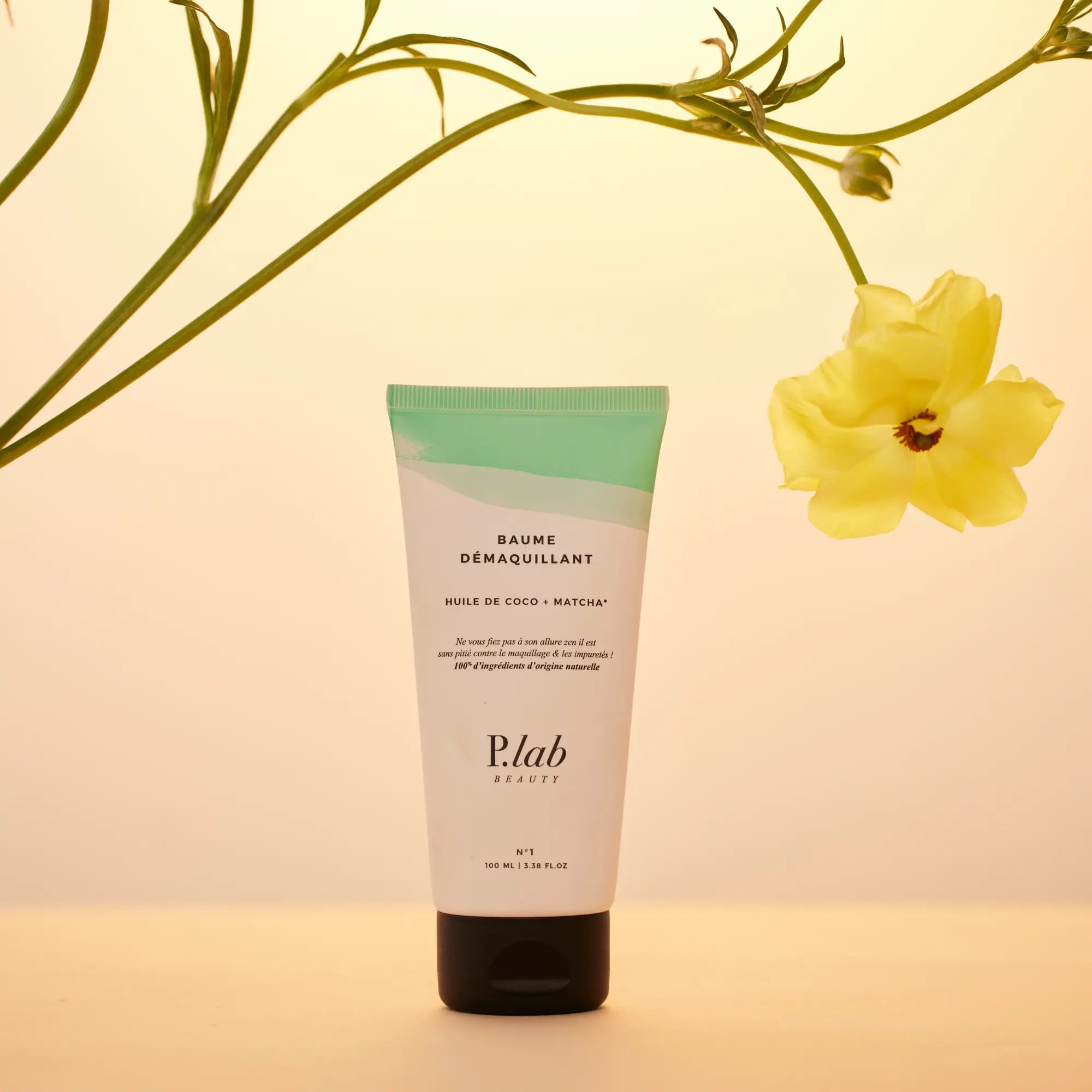 baume démaquillant fond jaune fleur jaune