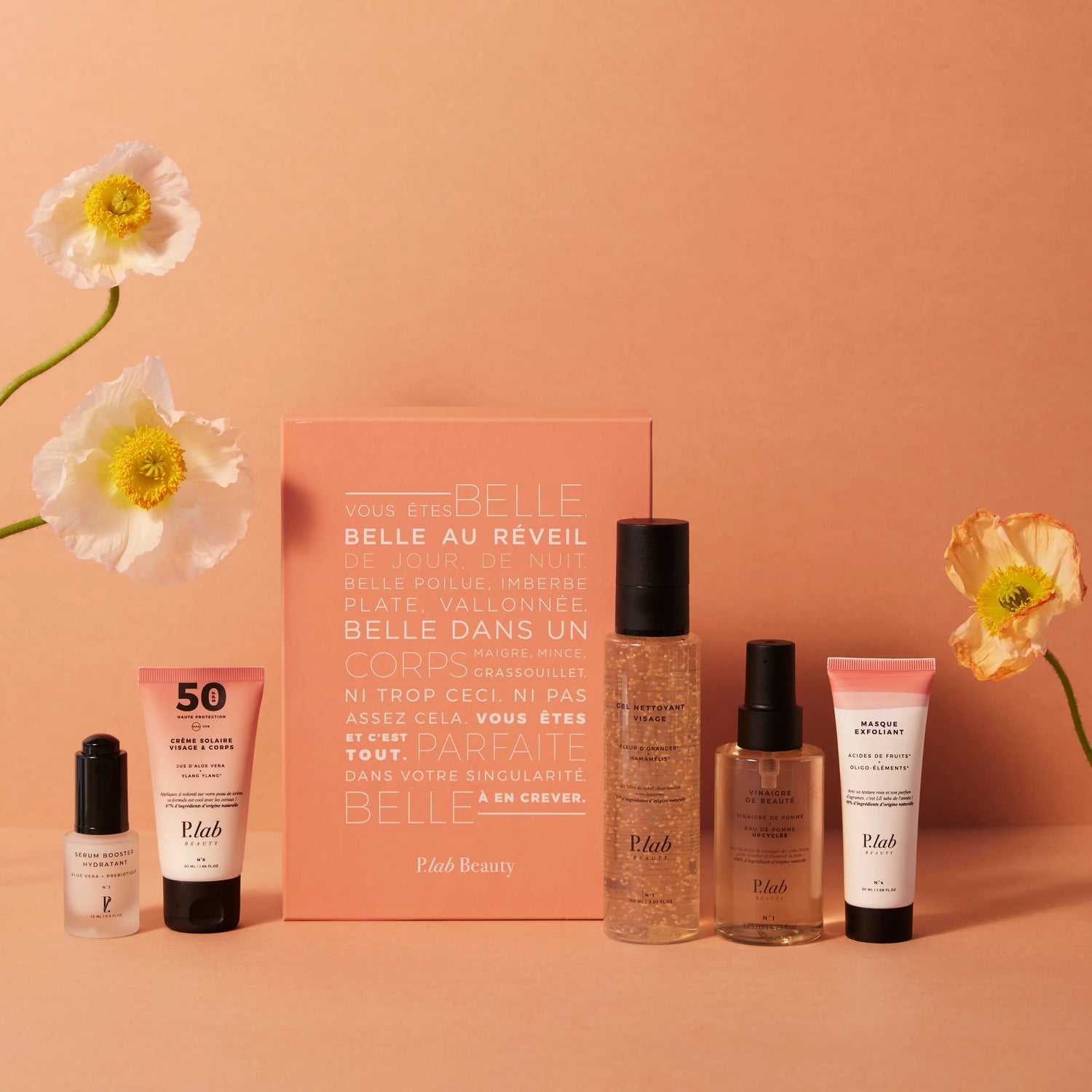 produits cosmétiques boite en carton fond rose fleurs