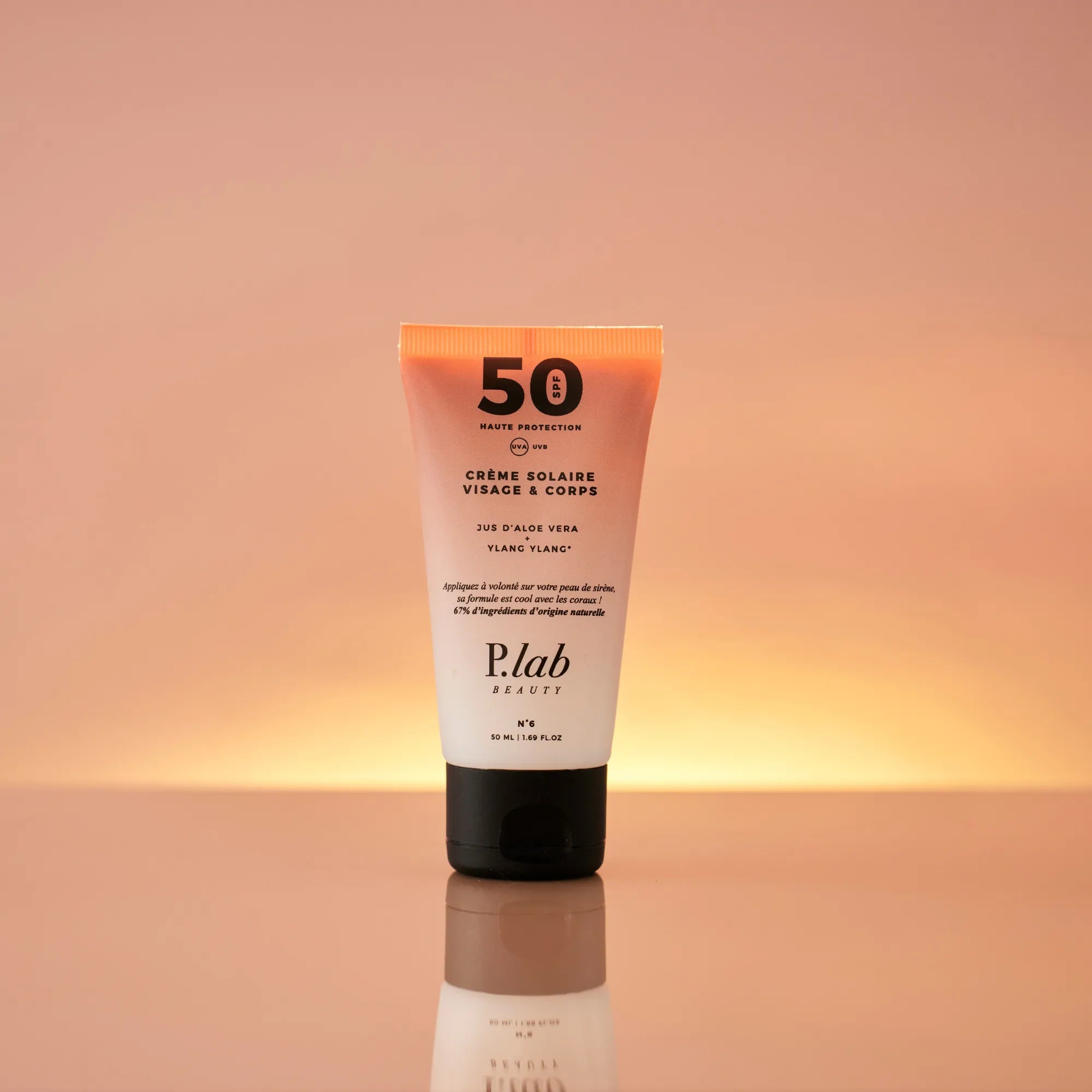 crème solaire SPF50 fond coucher de soleil rose