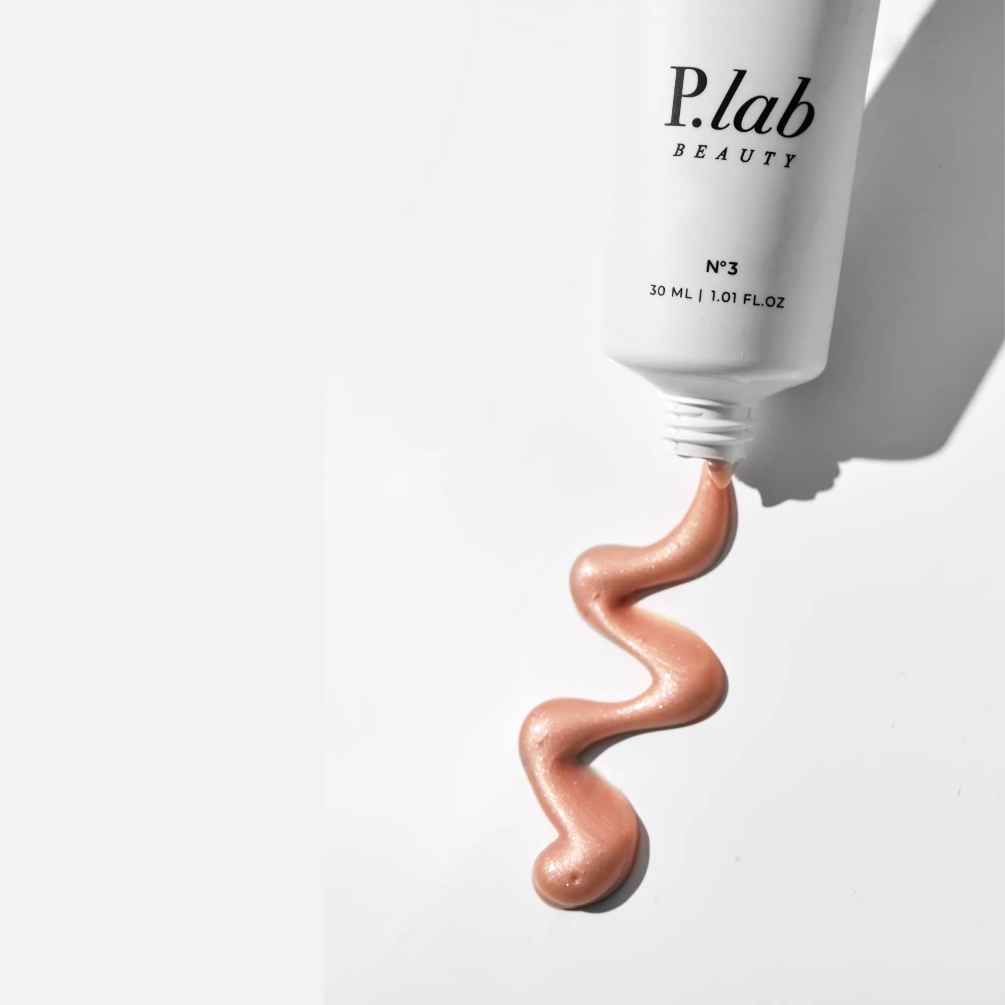 texture rose irisée fluide lumière fond blanc