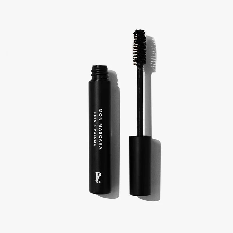 mascara noir ouvert fond blanc