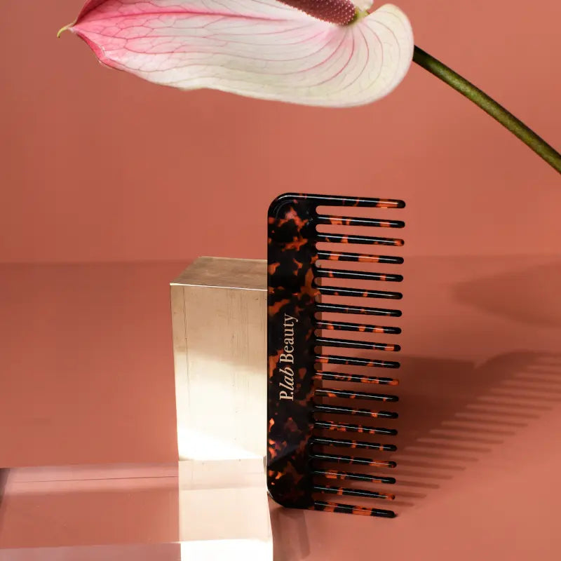 peigne cheveux fond rose et fleur