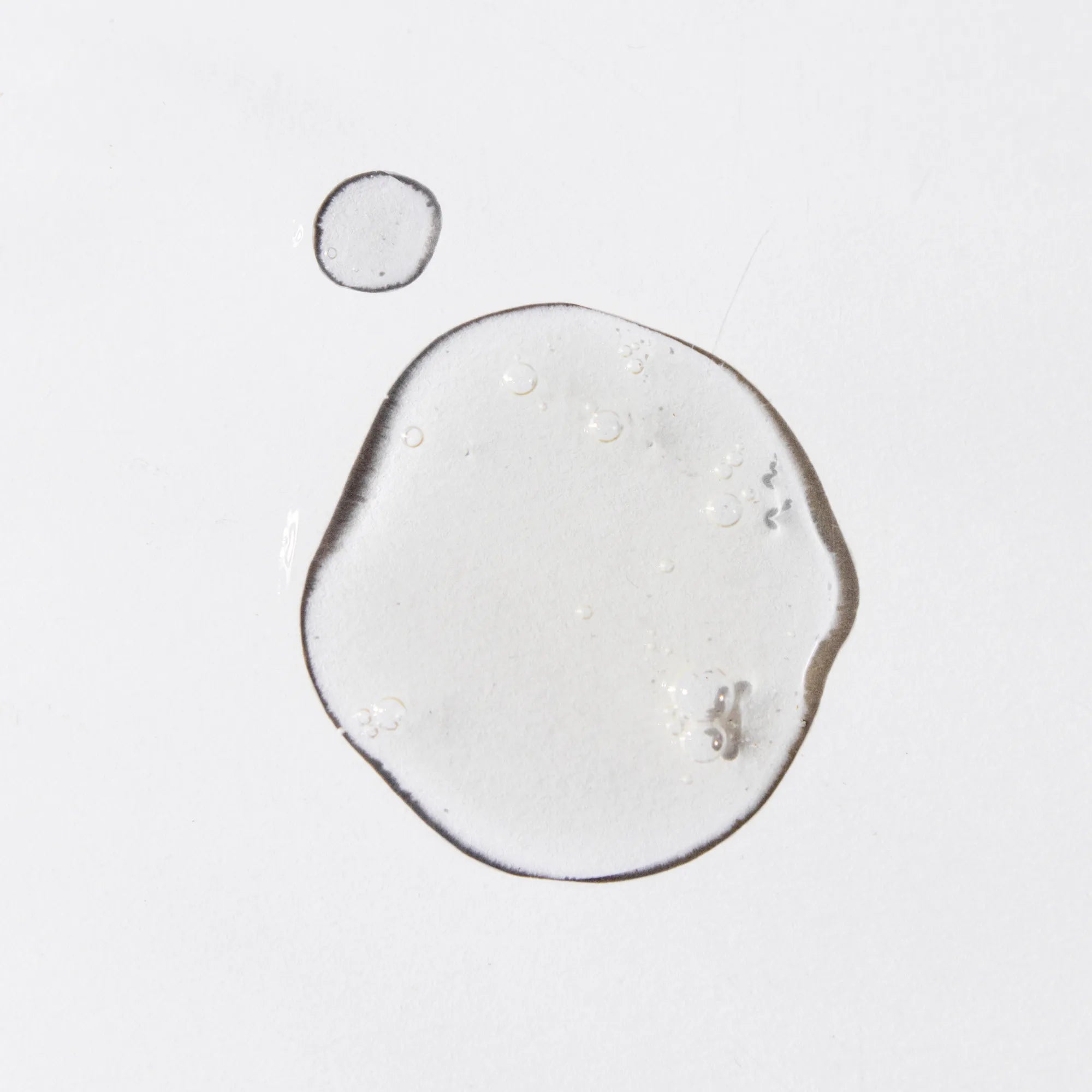 texture sérum fond blanc