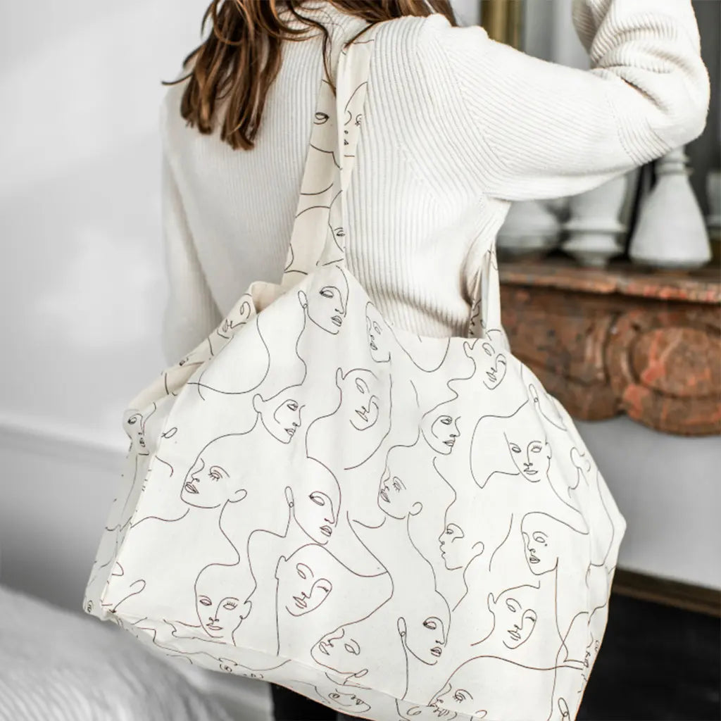 tote bag visages femmes porté épaule